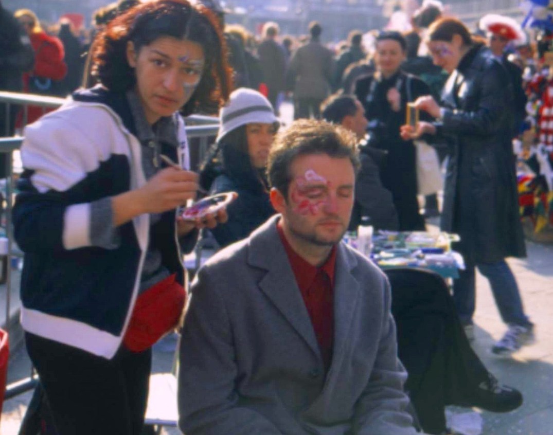 m006_poniendose maquillaje 02