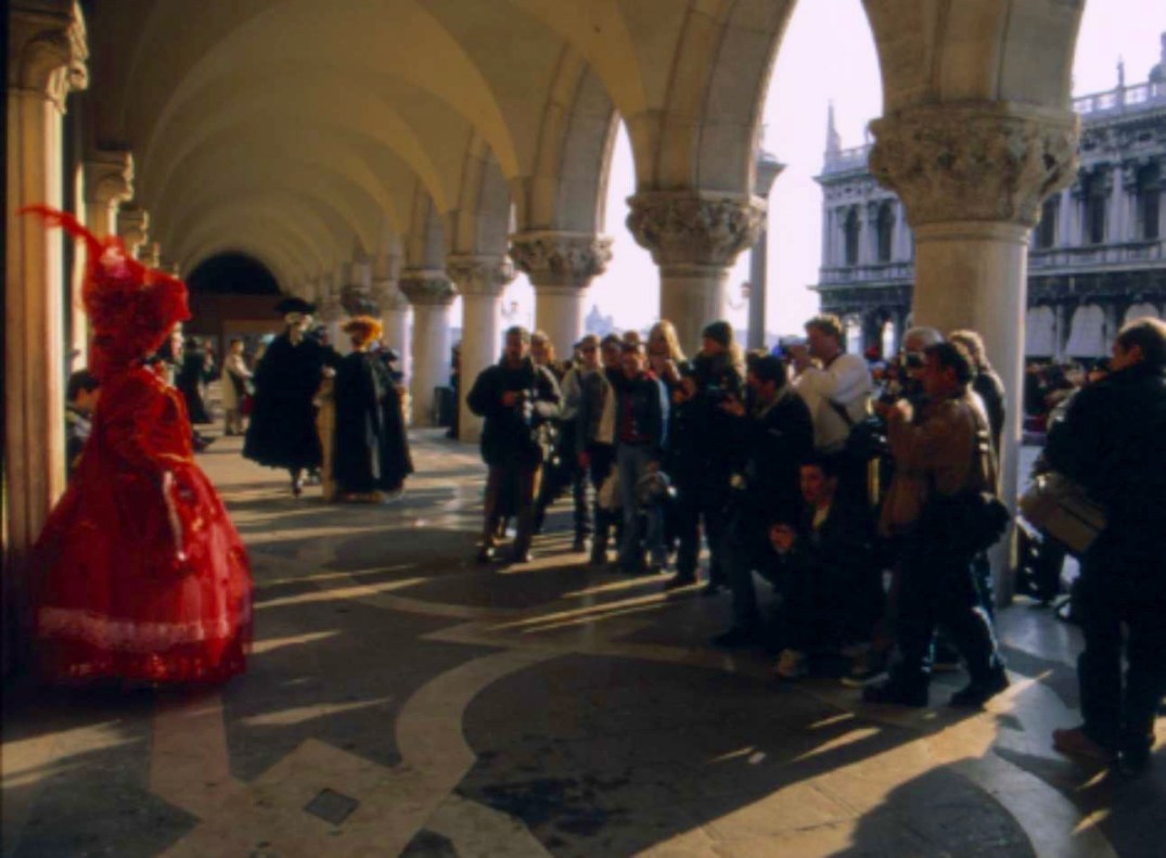 m029_completo mujer fotografiada